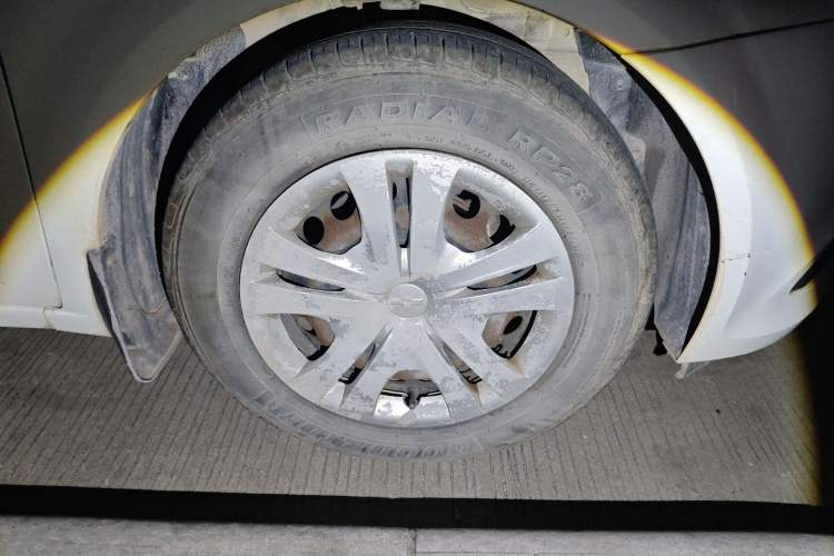 Used Chevrolet Aveo Sonic 2014 Sedan 1.4 SL MT Comfort Edition Right Front Wheel Hub