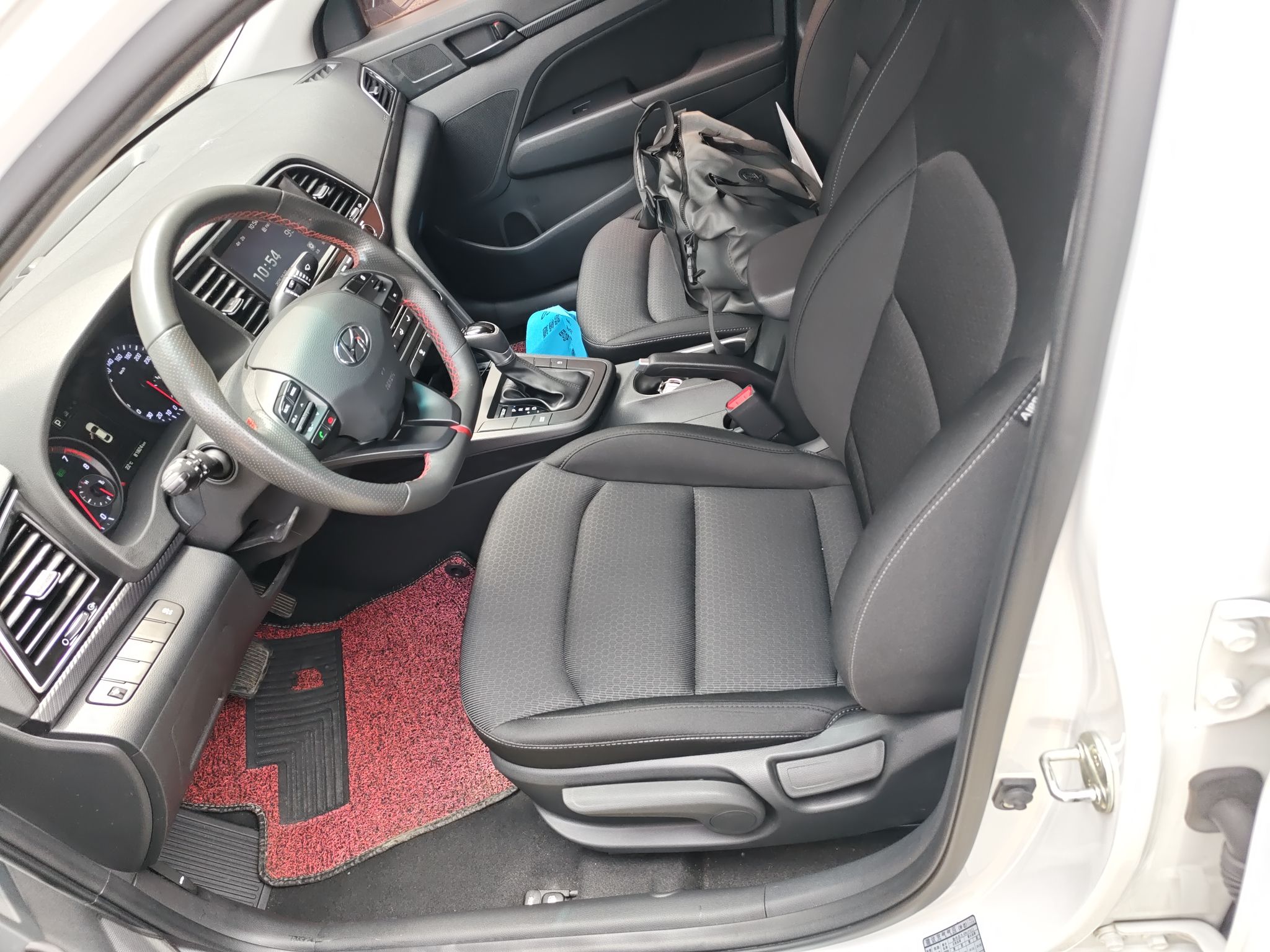 Переднее сиденье в автомобиле