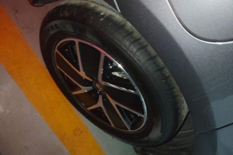 Used BYD Qin L 2024 DM-i 80KM Beyond Model Right Rear Wheel Hub