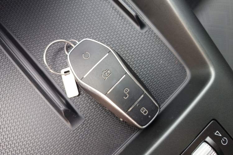 Used BYD Qin PLUS 2025 DM-i Smart Drive 55KM Leading Model Vehicle Key