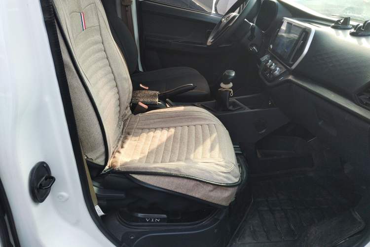 Used CHANGAN KAICHENG Ruixing EM80 2024 Comfort-Style 6-Seater 41.86 kWh Right Front Seat