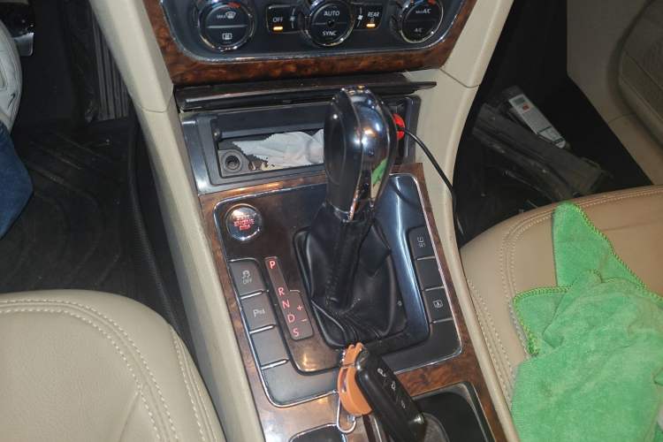 Used Volkswagen Passat 2013 1.8TSI DSG Prestige Edition Gear Lever