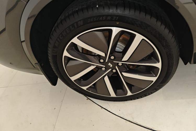 Used Li Auto L9 2023 Pro Model Right Rear Wheel Hub