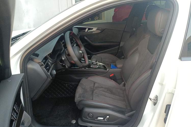 Used Audi A4L 2025 2 Million Units Enjoyment Edition 45 TFSI quattro Prestige Dynamic Type