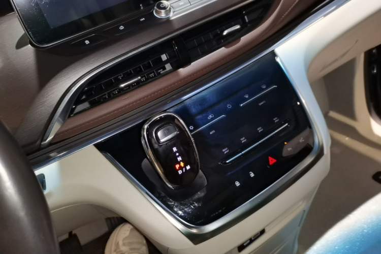 Used Buick GL8 2022 Land Business Class 652T Smart Deluxe Model Gear Lever