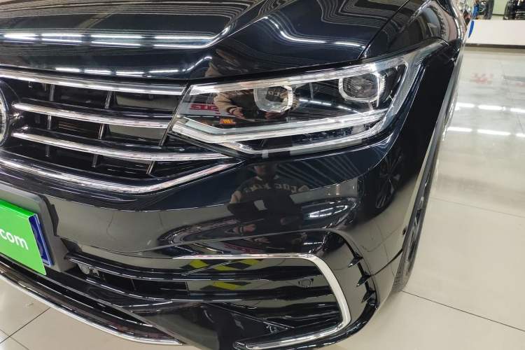 Used Volkswagen Tiguan L 2024 Outstanding Model 330TSI Automatic Two-Wheel Drive R-Line Dragon Glory Edition Left Front Headlight