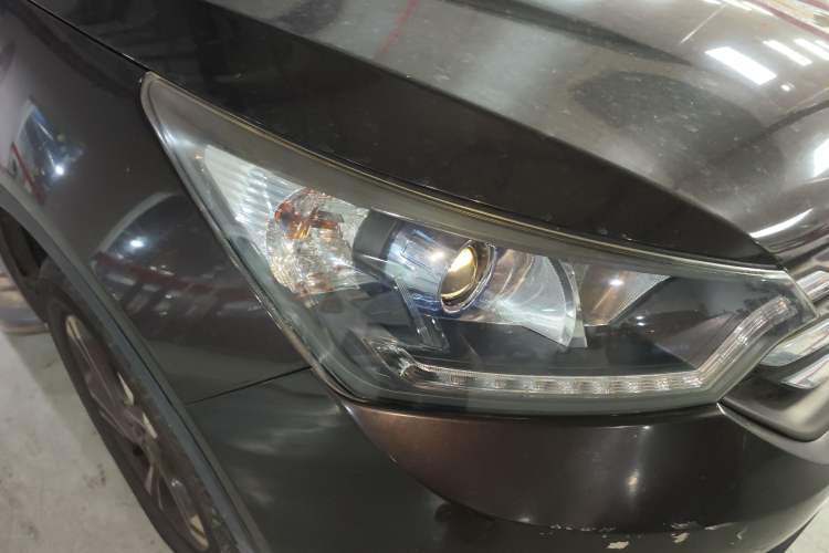 Used Dongfeng Aeolus AX7 2016 2.0L Manual Zhiyi Trim Right Front Headlight