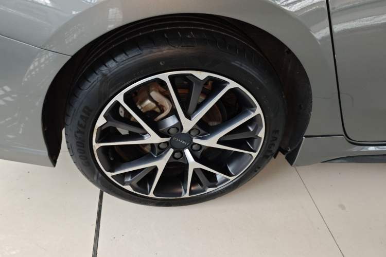 Used Lynk & Co 03 2021 2.0TD Automatic Trendy Champion Edition Right Rear Wheel Hub