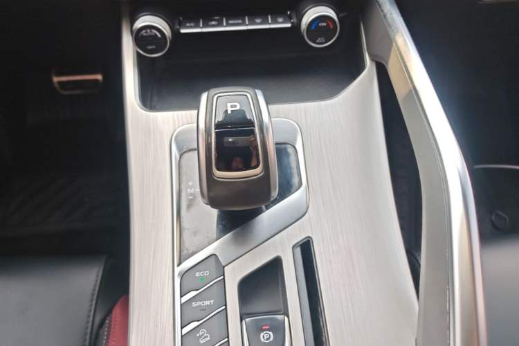 Used Geely Auto Coolray 2019 Sport Version 260T DCT Battle China VI Standard Gear Lever