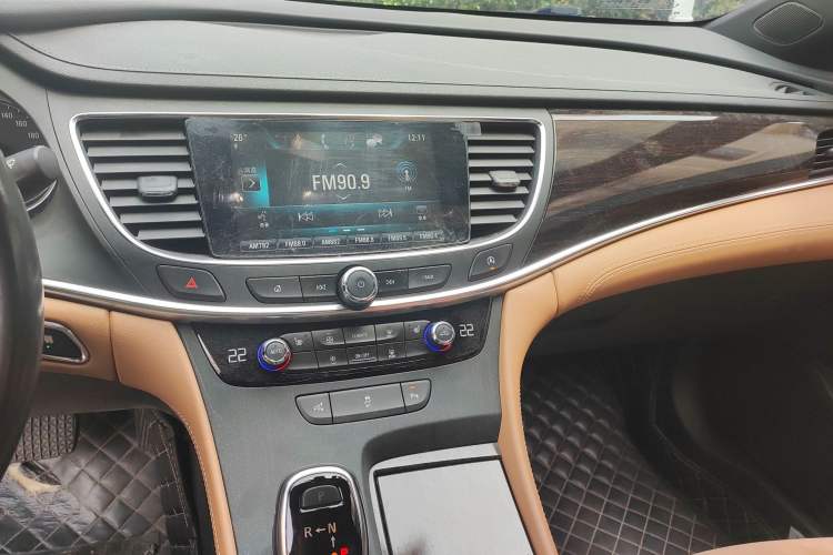 Used Buick LaCrosse 2018 28T Elite Edition Audio And AC Panel