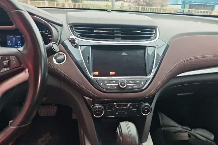 Used Chevrolet Malibu 2017 1.5T Automatic Luxury Edition Audio And AC Panel