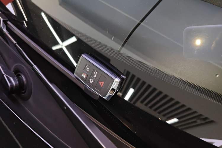 Used Land Rover Discovery 2024 360 PS S