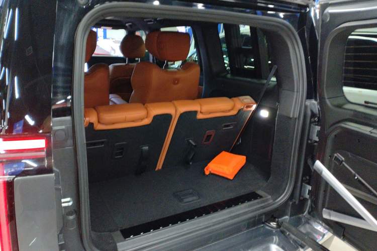 Used Polestones 01 2023 Deluxe 6-Seater Version
