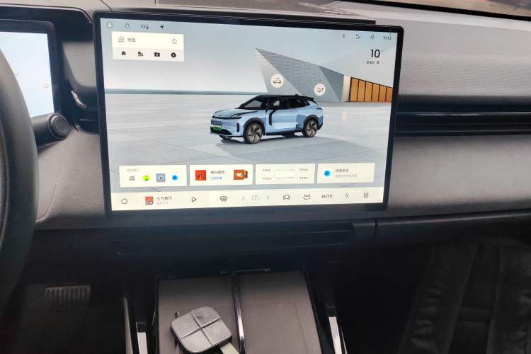 Used Lynk & Co 08 EM-P 2025 220 km All-Wheel-Drive Performance Halo