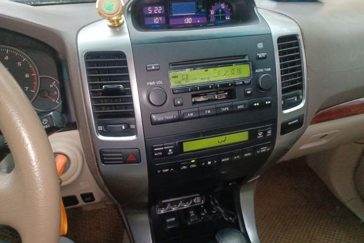 Used Toyota Prado 2004 VX 4.0 Audio And AC Panel