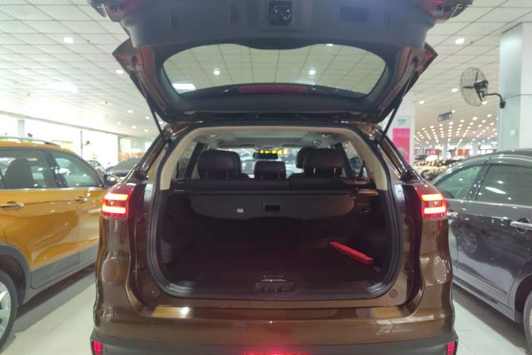 Used Geely Auto Emgrand X7 Sport 2018 1.8TD Automatic Two-Wheel Drive Smart Connect 4G Internet Edition Trunk