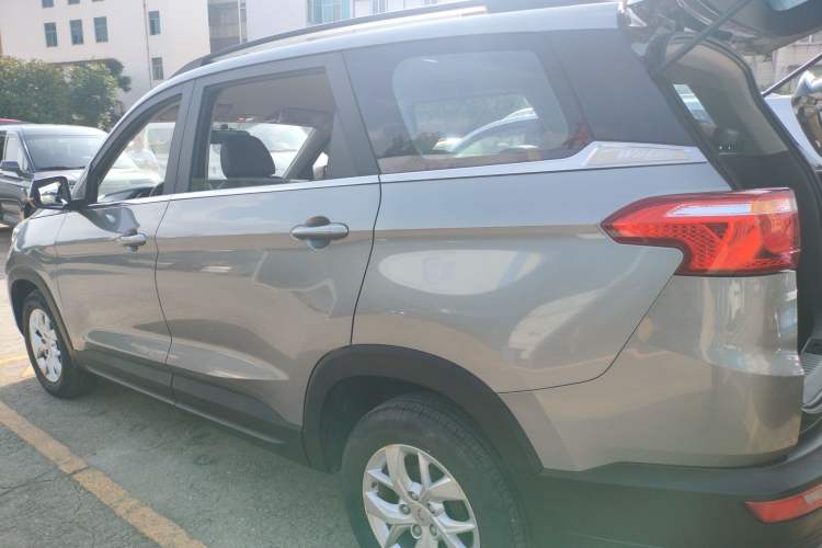 Used Wuling Hongguang S3 2019 1.5L Manual Comfort Model China VI Standard
