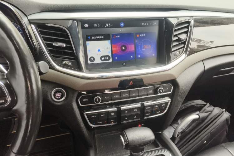 Used GAC Trumpchi GS8 2017 320T Two-Wheel Drive Luxury Smart Connectivity Version (7 Seats) Audio And AC Panel