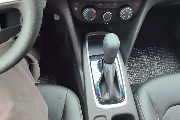 Used Chevrolet Cavalier 2016 1.5L Automatic Xinyue Edition Gear Lever