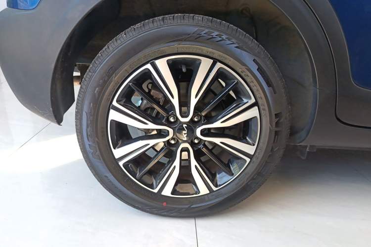 Used Kia kx1 Stonic 2021 1.4L CVT Fun Edition Right Rear Wheel Hub