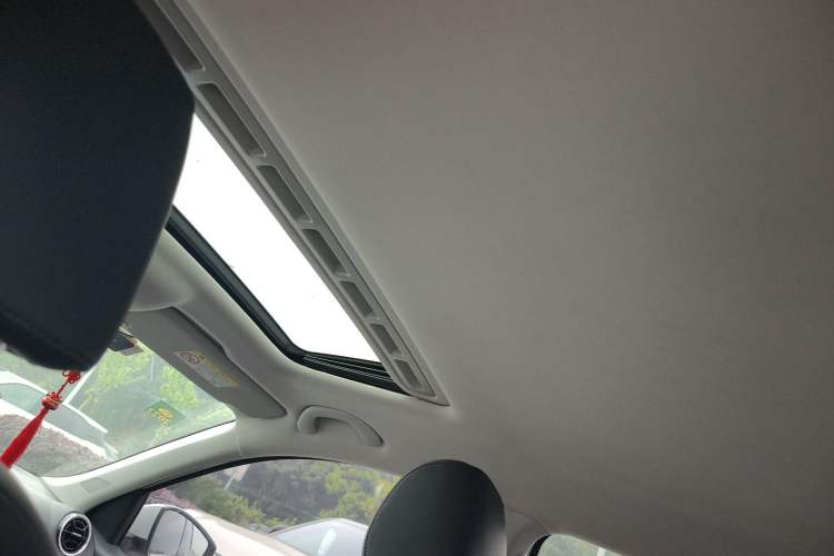 Used Volkswagen Jetta 2019 Dream Edition 1.5L Automatic Comfort Version Headliner