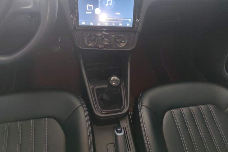 Used Volkswagen Santana 2016 1.6L Manual Fashion Edition
