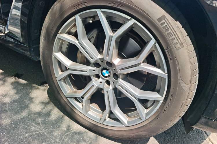 Used BMW X7 2021 xDrive40i Luxury Package with Leading Features