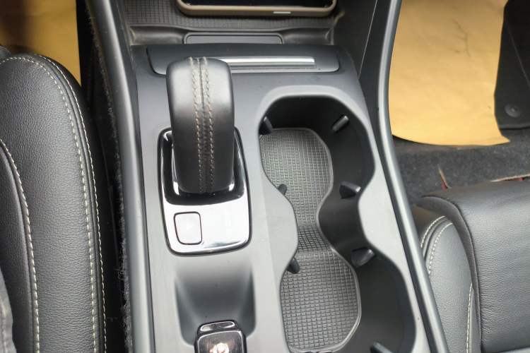 Used Volvo XC40 2019 T4 4x4 Midday Lava Red
