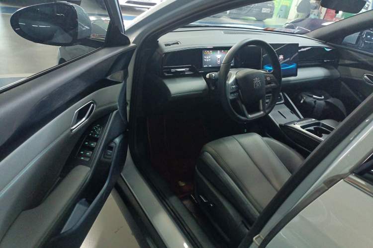 Used BYD Qin L 2025 EV 470KM Leading Edition

