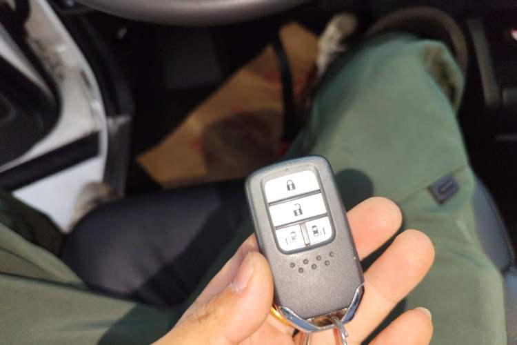 Used Honda Odyssey 2015 Updated Version 2.4L Smart Edition Interior 1