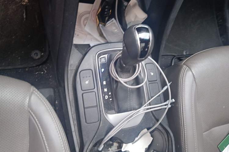 Used Hyundai Grand SantaFe 2013 3.0L 7-Seater Two-Wheel Drive Comfort Edition Gear Lever