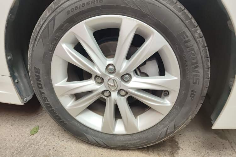 Used Lexus CT 2014 CT200h Comfort Edition Monochrome Right Front Wheel Hub