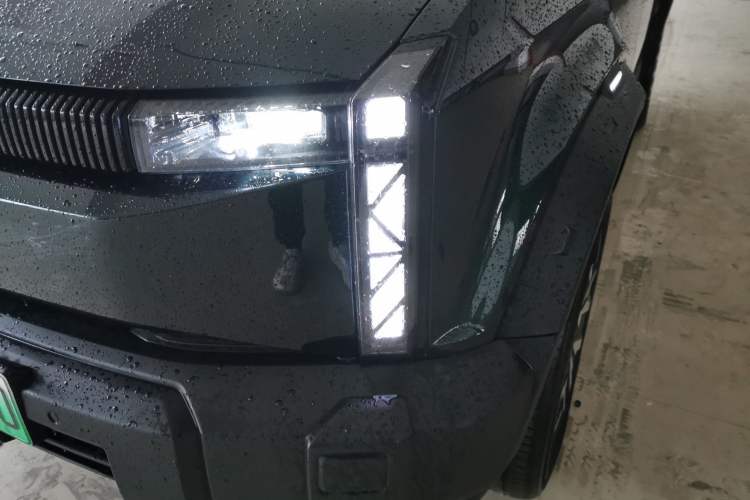 Used iCAR 03 2024 501km Four-wheel Drive Long-Range Advanced Version