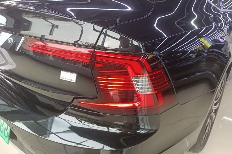 Used Volvo S90 New Energy 2021 T8 eDrive Hybrid Zhiyi Luxury Edition Right Rear Taillight