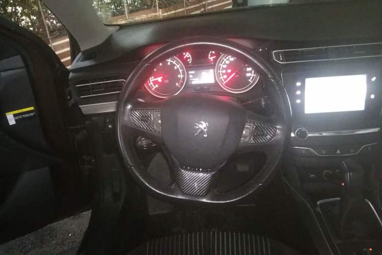 Used Peugeot 408 2014 1.8L Automatic Luxury Edition Steering Wheel