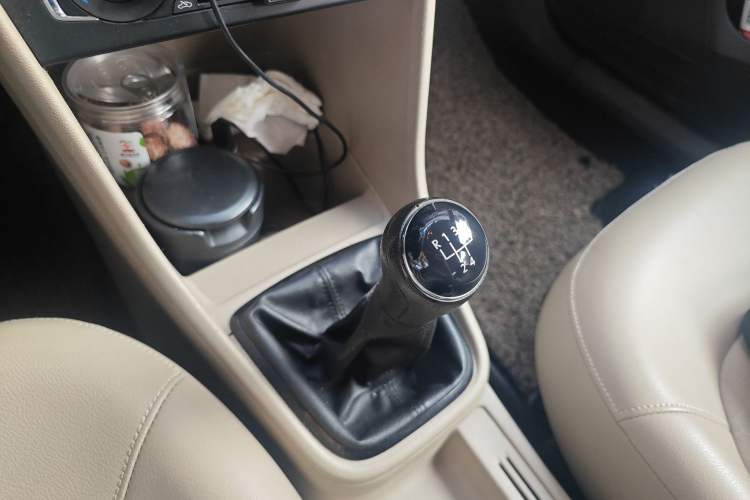 Used Volkswagen Santana 2013 1.6L Manual Comfort Edition Gear Lever