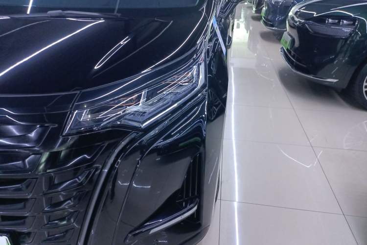 Used Denza D9 2025 DM-i Intelligent Drive 1020 Four-Wheel Drive Flagship Model