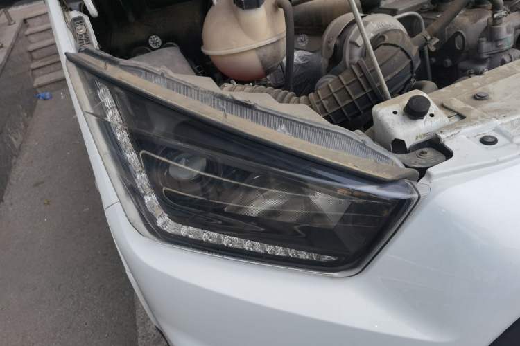 Used JMC Transit 2019 2.8T Commercial Version Short Wheelbase Mid-Roof 3-Seater China VI Standard JX493