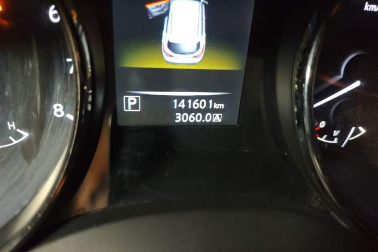 Used Nissan Qashqai 2016 2.0L CVT Luxury Edition Odometer Close Up