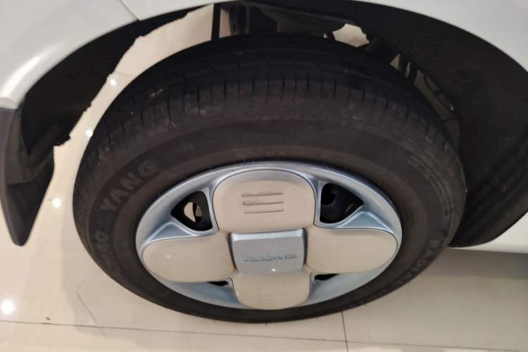 Used Geely Galaxy Panda 2024 Panda Mini 200km Longteng PRO Edition Right Rear Wheel Hub
