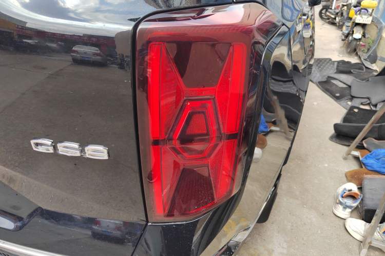Used GAC Trumpchi GS8 2022 Linghang Series 2.0 TGDI Two-Wheel-Drive Luxury Smart Connectivity Version (7 Seats) Right Rear Taillight