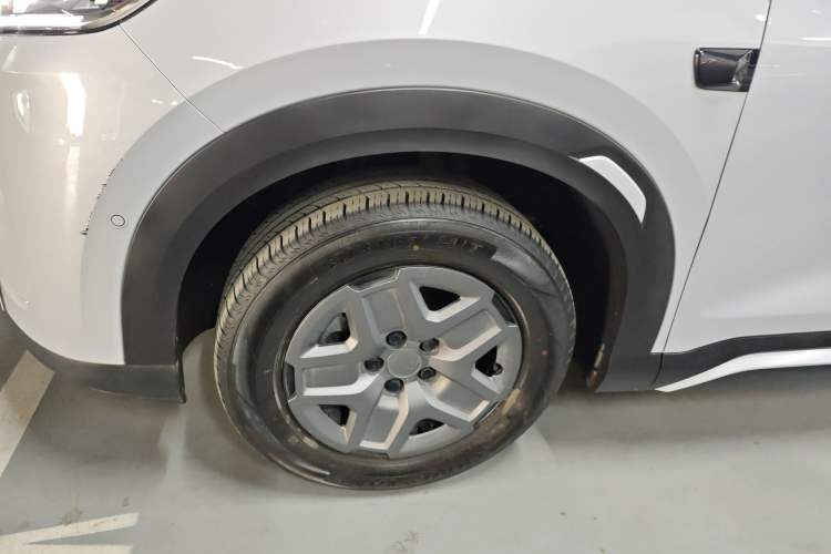 Used BYD Yuan UP 2025 Intelligent Driving Version 401 KM Dynamic Edition Exterior 4