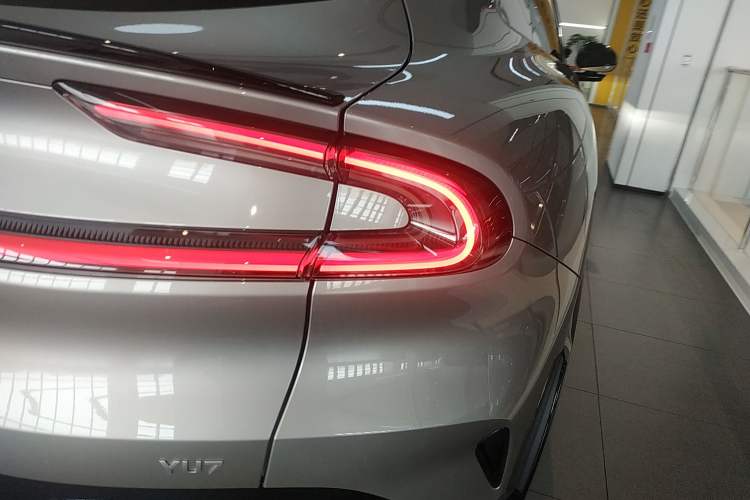 Used Xiaomi Auto YU7 2025 Ultra-Long Range Rear-Wheel Drive Version Right Rear Taillight