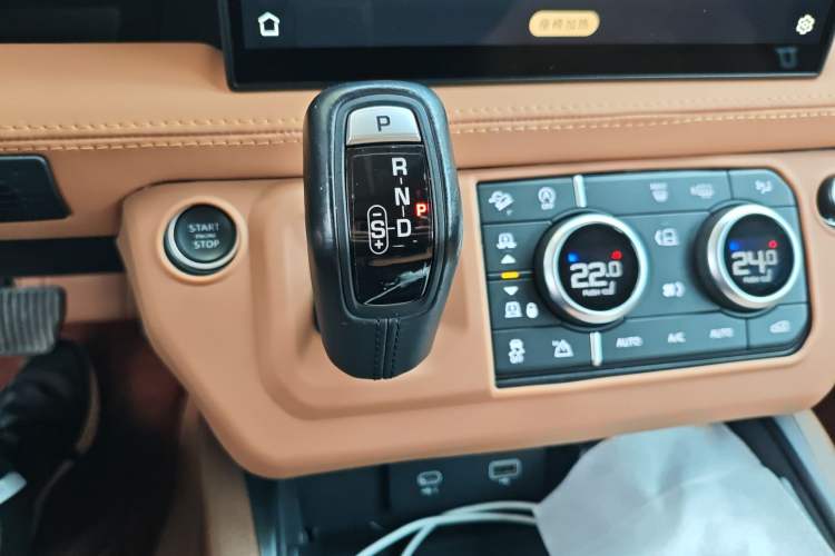 Used Land Rover Defender 2021 110 P400 Dark Special Edition Gear Lever