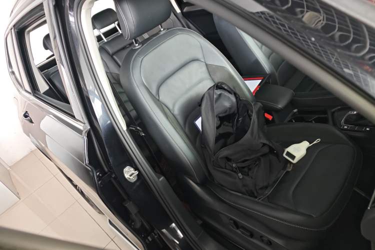 Used Volkswagen Tiguan L 2021 330TSI Automatic Two-Wheel Drive Smart Edition Right Front Seat