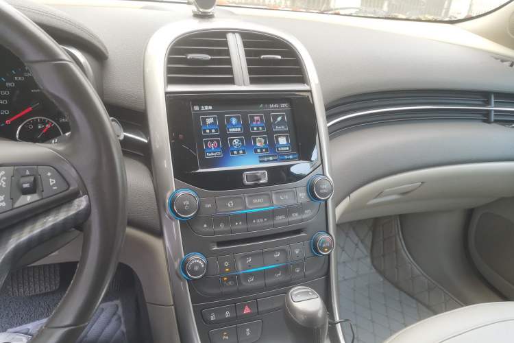 Used Chevrolet Malibu 2014 2.4L Automatic Luxury Edition Audio And AC Panel