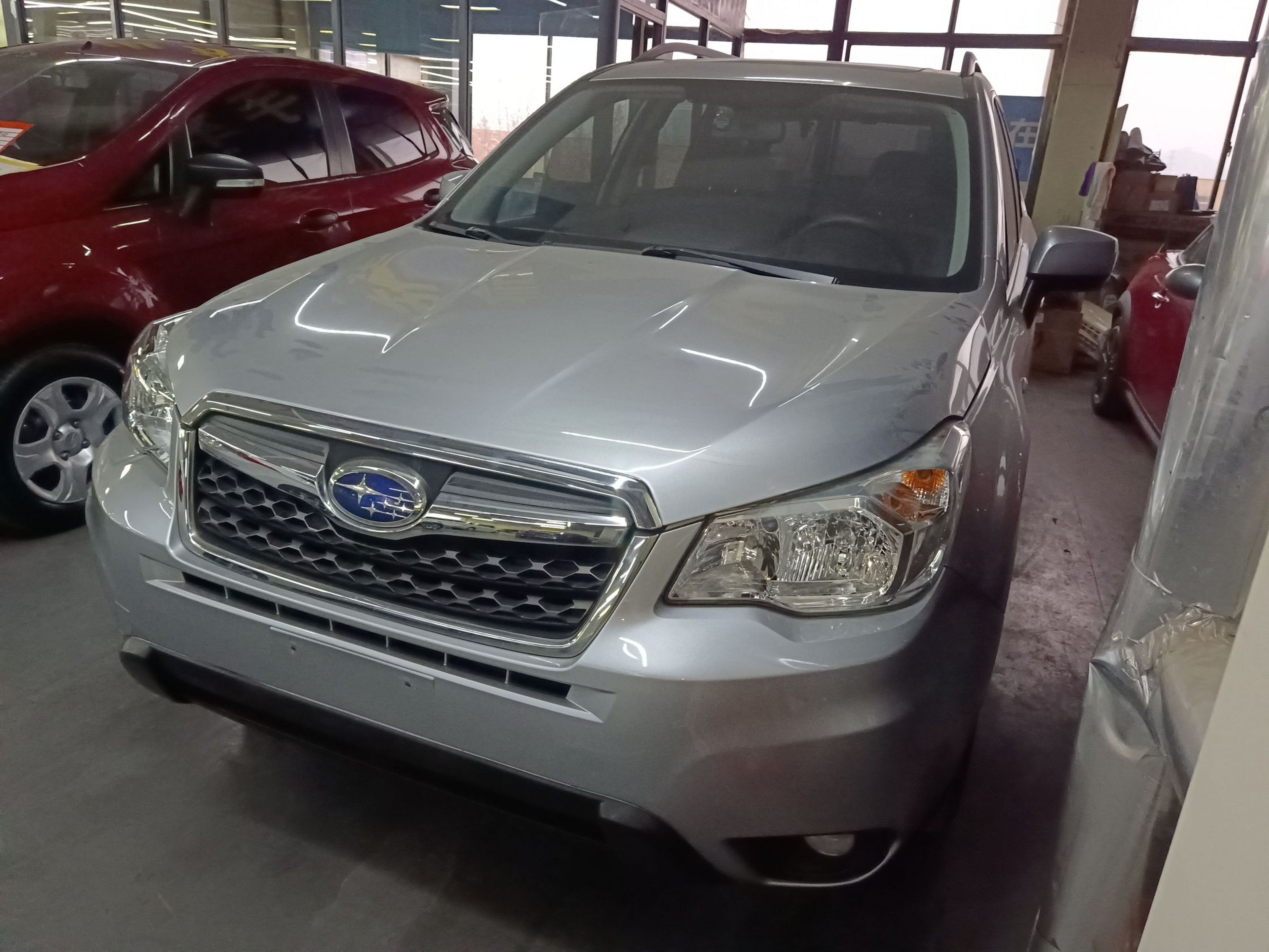 Под передней частью автомобиля