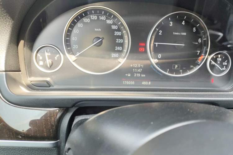 Used BMW 5 Series 2013 525Li Leading Model Odometer Close Up