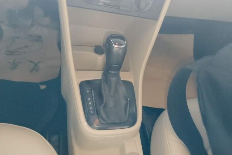 Used Skoda Rapid 2016 1.6L Automatic Chuanxing Edition Gear Lever