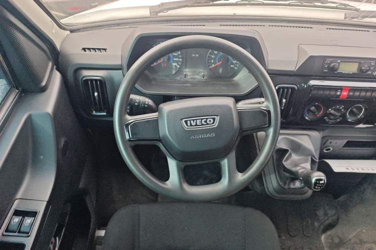 Used Iveco Daily 2023 2.5T A37M1 Long Wheelbase Mid-Height Dual-Tire Side-Sliding Doors 5–9 Seats